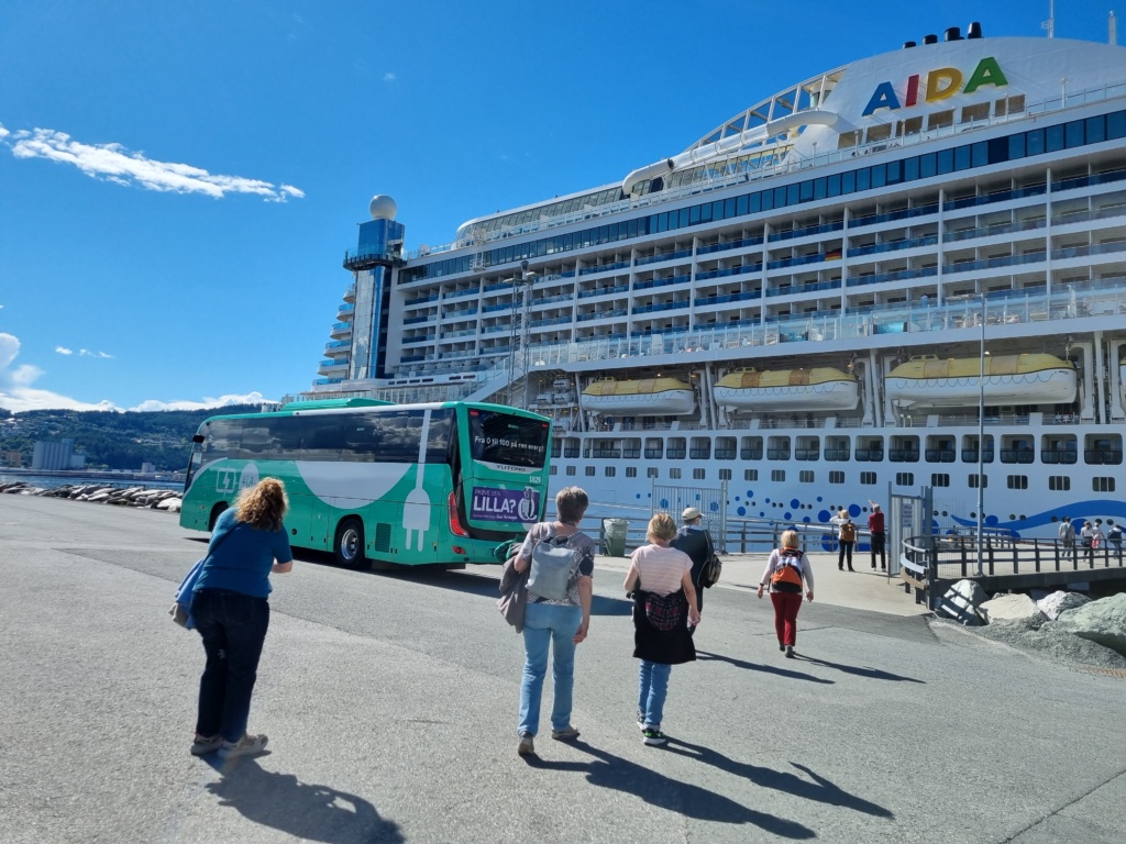 Cruise- og kystrutetrafikken genererer 403 millioner kroner